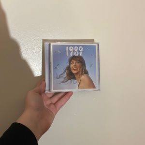 Taylor, Swift, 1989 Taylor’s version CD with posters, and Polaroids inside